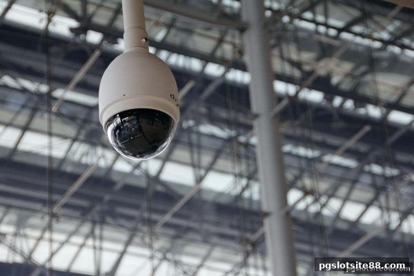 pg电子平台：游戏合法性、滚球技巧与策略风险的深度剖析